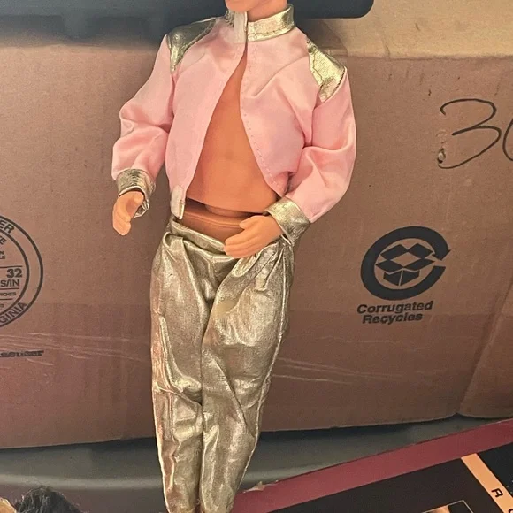 Looks like new 1968 Ken Doll excellent shape Twist & Turns with vintage outfit - Picture 2 of 5